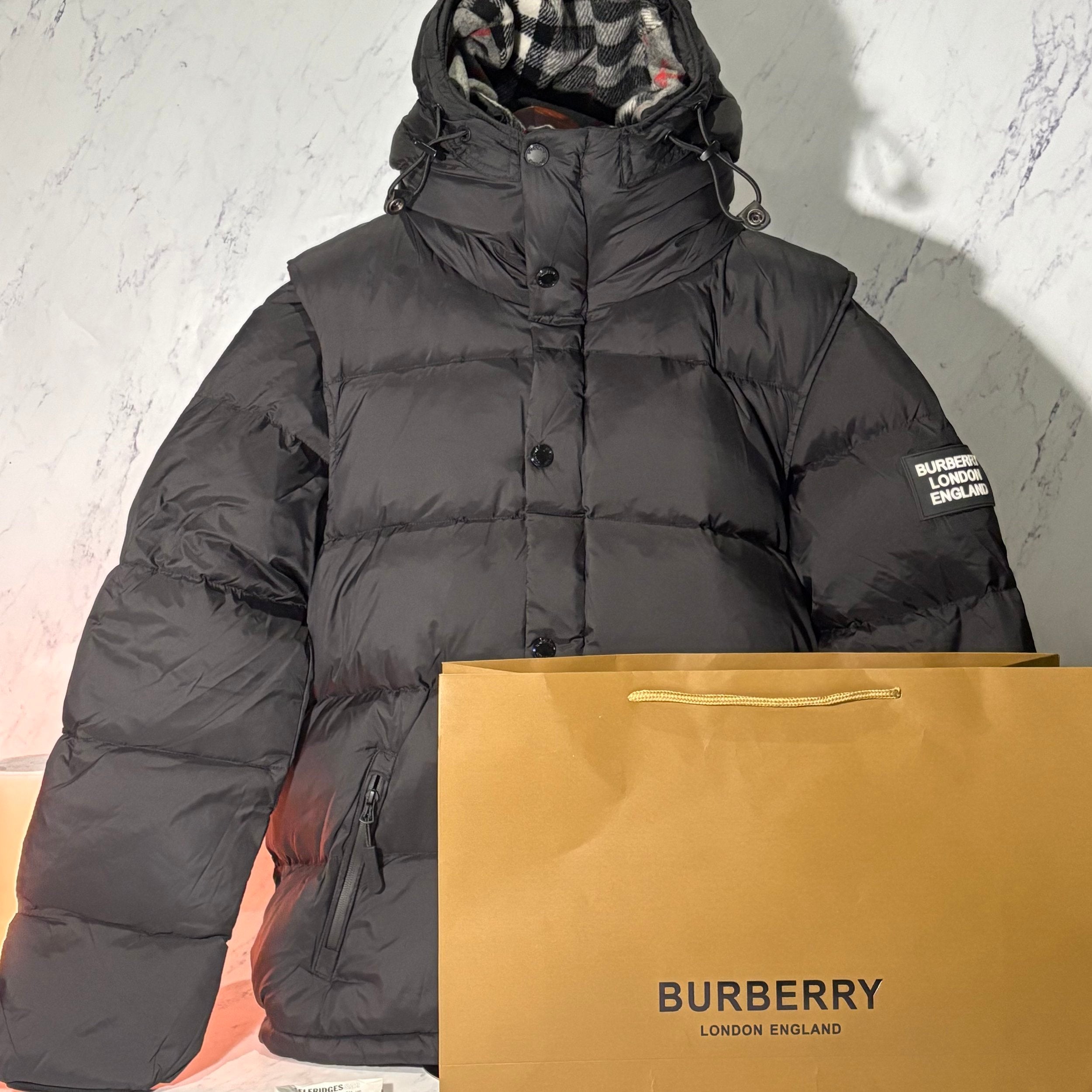 BURBERRY PUFFER JACKET (DETACHABLE ARMS)
