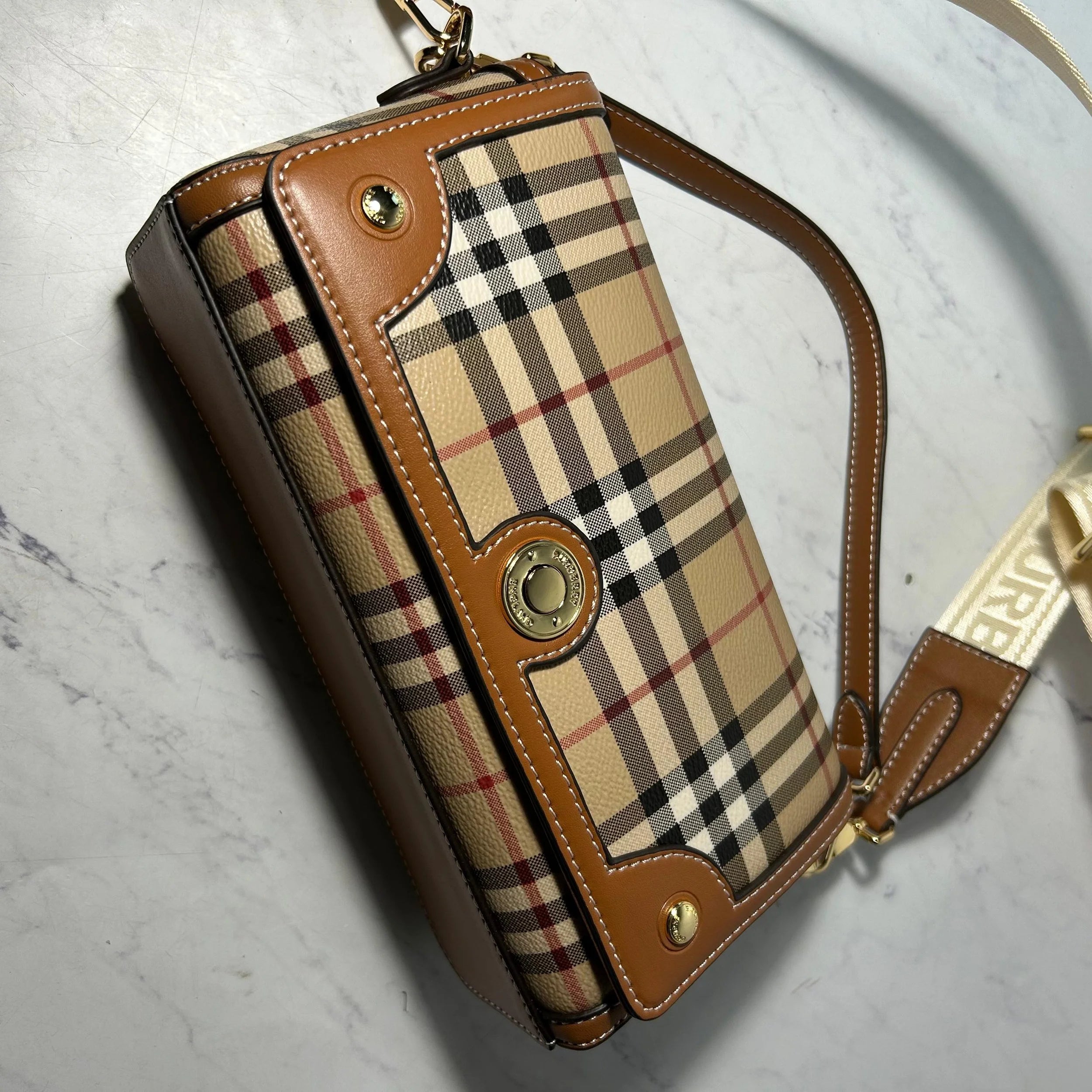 BURBERRY NOTE HANDBAG